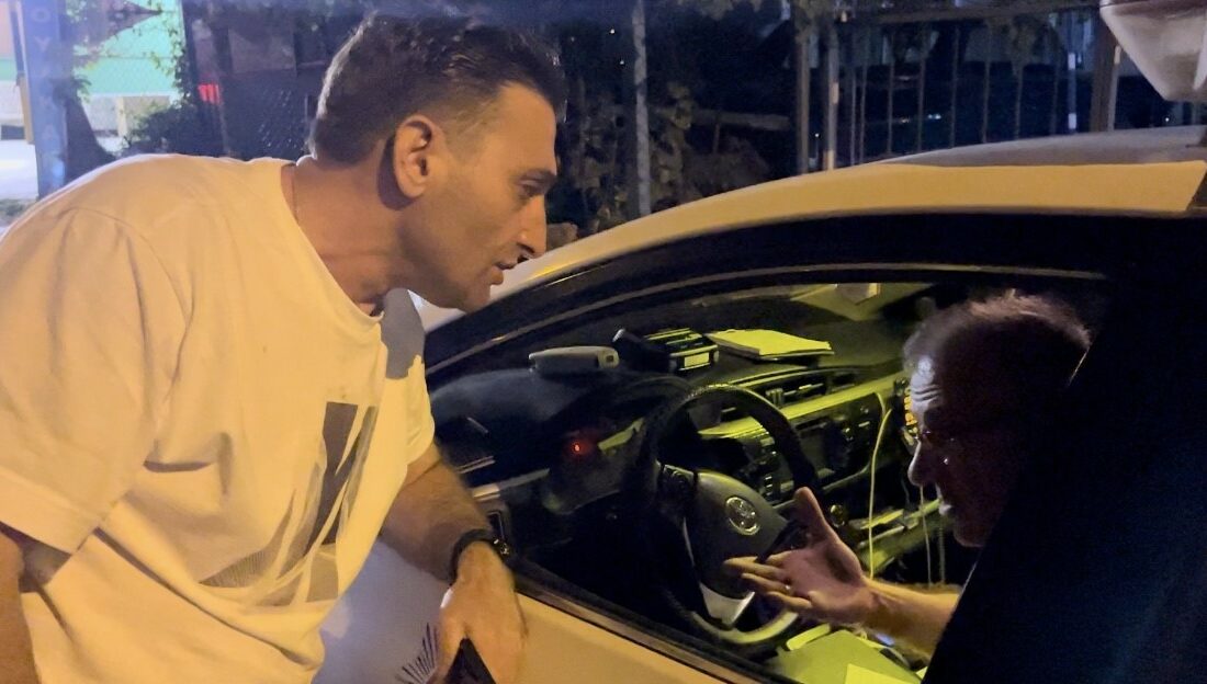 Alkollü sürücü polisin peşinden ayrılmadı, “İstediğiniz cezayı yazın aracı bağlamayın” ALKOLLÜ SÜRÜCÜ POLİSİN PEŞİNDEN AYRILMADI, “İSTEDİĞİNİZ CEZAYI YAZIN ARACI BAĞLAMAYIN”