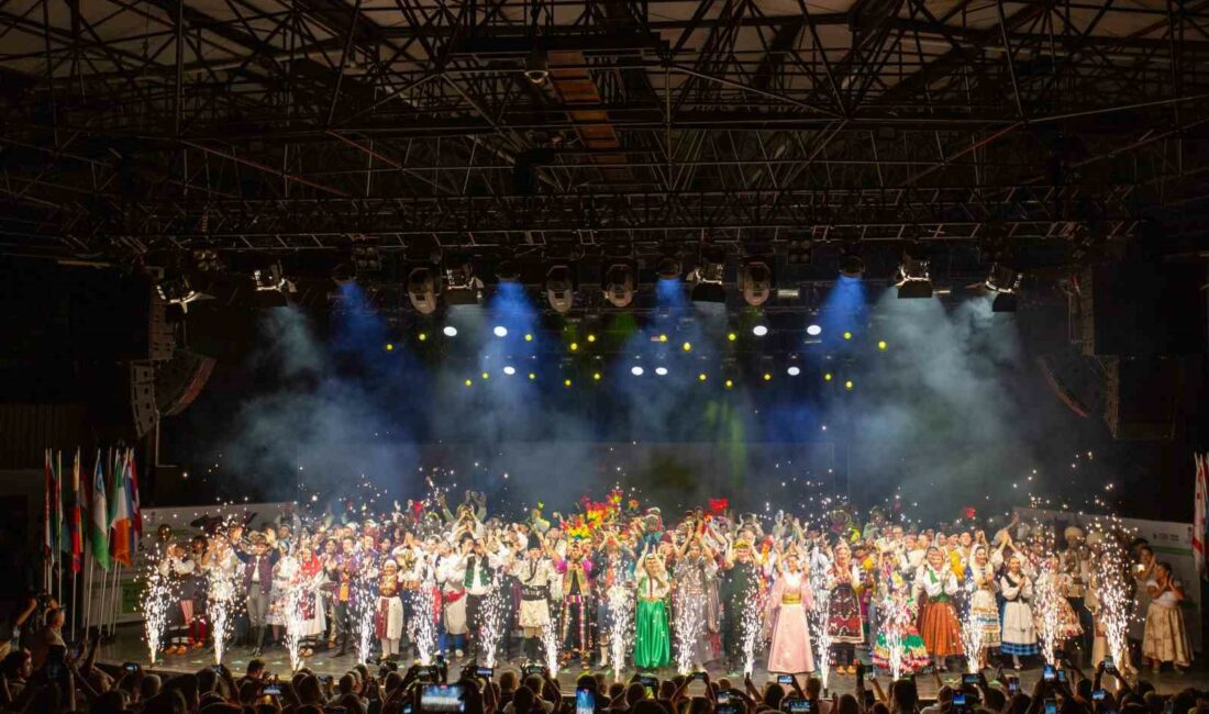 Altın Karagöz’den dünyaya barış ve kardeşlik mesajı BU YIL 36'NCISI DÜZENLENEN ULUSLARARASI ALTIN KARAGÖZ HALK DANSLARI YARIŞMASI,