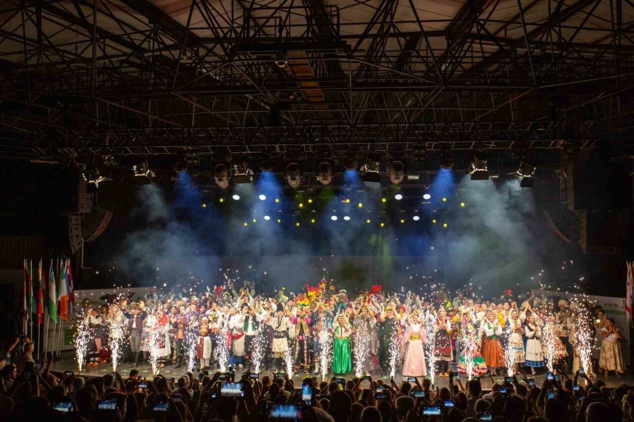 BU YIL 36'NCISI DÜZENLENEN ULUSLARARASI ALTIN KARAGÖZ HALK DANSLARI YARIŞMASI,