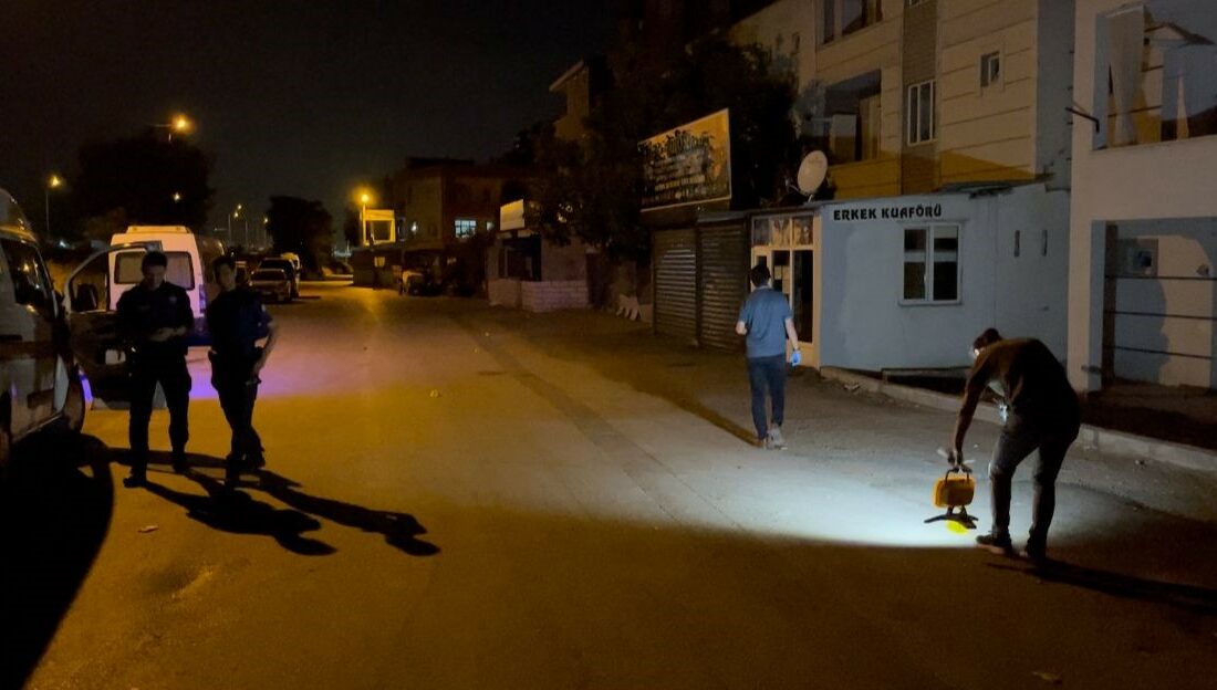 Arsa kavasında akrabalar birbirine girdi: 4 yaralı ARSA KAVASINDA AKRABALAR BİRBİRİNE GİRDİ, ÖNCE YUMRUKLAR SONRA SİLAHLAR KONUŞTU