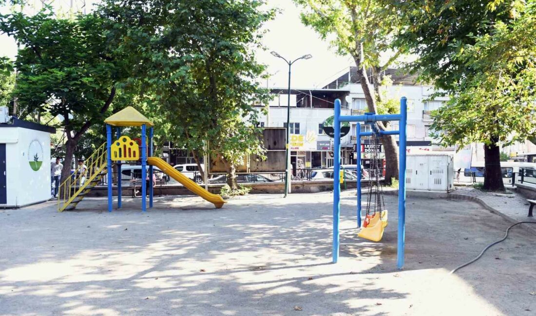 Başkan Aydın mahalle mahalle gezdi, hizmet sözü verdi GÖREVE SEÇİLMESİNİN ARDINDAN İLÇEYİ MAHALLE MAHALLE, SOKAK SOKAK GEZEN OSMANGAZİ