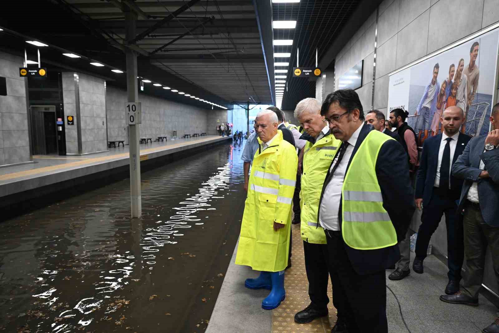 BURSA’DA ETKİLİ OLAN SAĞANAK YAĞIŞIN HAYATI OLUMSUZ ETKİLEMESİ ÜZERİNE ŞEHİR