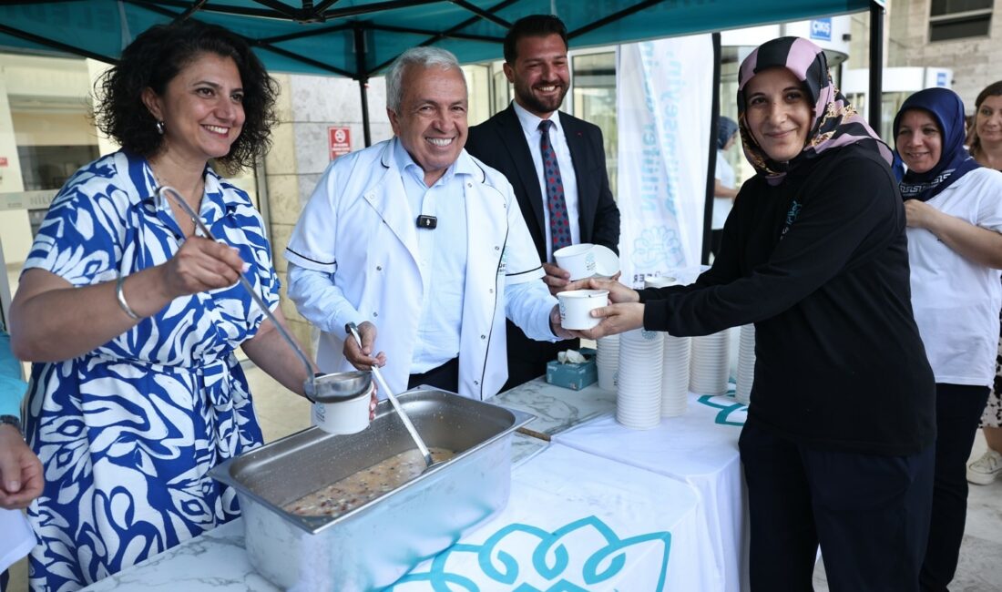 Başkan Şadi Özdemir’den çalışanlara aşure ikramı NİLÜFER BELEDİYE BAŞKANI ŞADİ ÖZDEMİR, BAŞKAN YARDIMCILARI İLE BİRLİKTE HALK