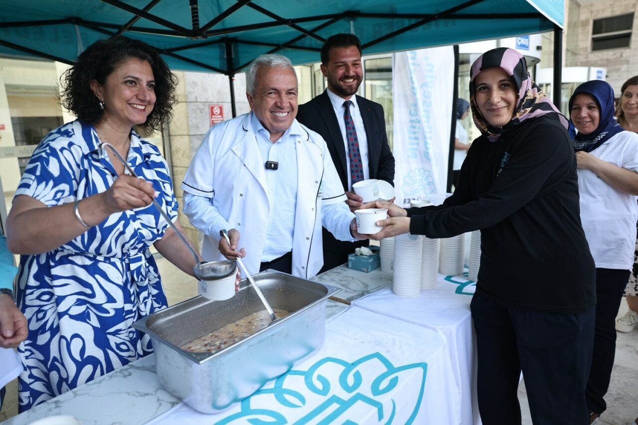 NİLÜFER BELEDİYE BAŞKANI ŞADİ ÖZDEMİR, BAŞKAN YARDIMCILARI İLE BİRLİKTE HALK