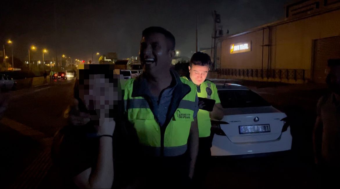 BURSA'DA TRAFİK POLİSLERİ GECE BOYU YAPTIĞI UYGULAMADA ALKOLLÜ SÜRÜCÜLERE GEÇİT