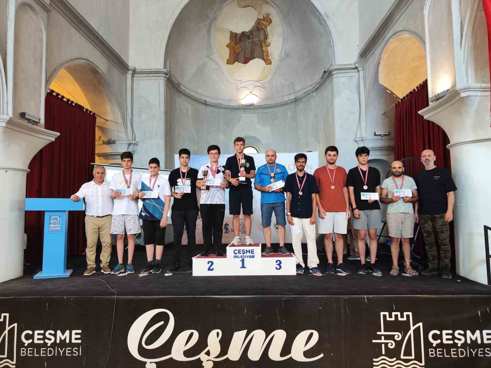 ÇEŞME’DE GERÇEKLEŞTİRİLEN 10. ULUSLARARASI AÇIK SATRANÇ TURNUVASI’NDA BURSA BÜYÜKŞEHİR BELEDİYESPOR