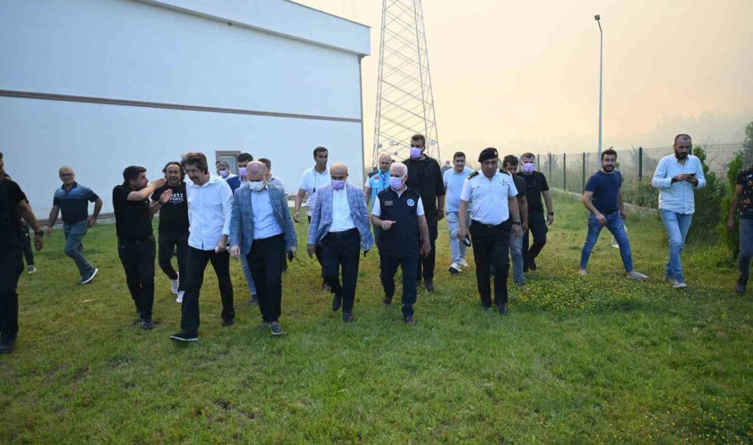 Bursa Büyükşehir, tüm ekipleriyle yangınla mücadele etti BURSA ULUDAĞ ÜNİVERSİTESİ KAMPÜSÜNDEKİ ORMANLIK ALANDA ETKİLİ OLAN YANGIN, YOĞUN