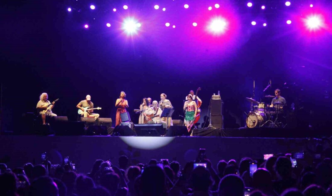 Bursa Festivali’nde yıldızlar geçidi ŞEHRİN DÖRT BİR YANINDAKİ KONSER VE ETKİNLİKLERLE DEVAM EDEN 62.