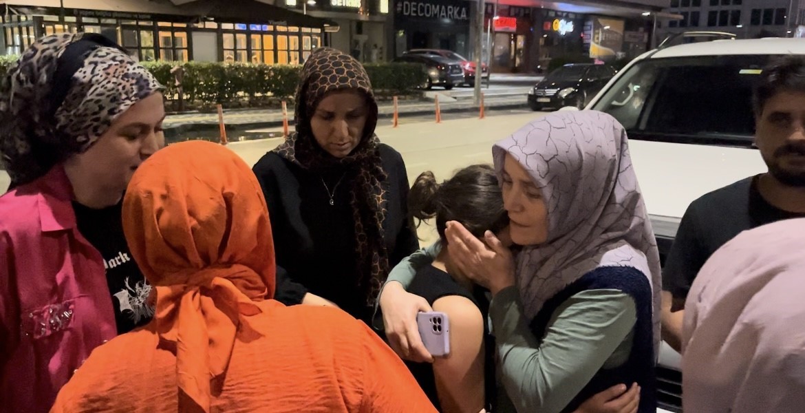 BURSA KAYIP 3 KIZ İÇİN AYAĞA KALKTI, KIZLAR AVM’DE PATEN