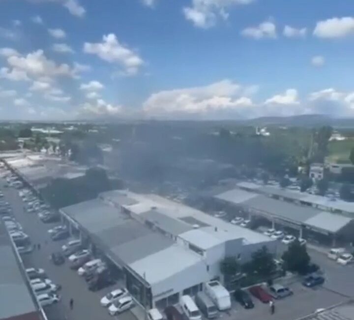 BURSA'DA 2. EL OTOMOBİLLERİN SATILDIĞI OTOKOOP'TA PARK HALİNDEKİ BİR OTOMOBİLDE