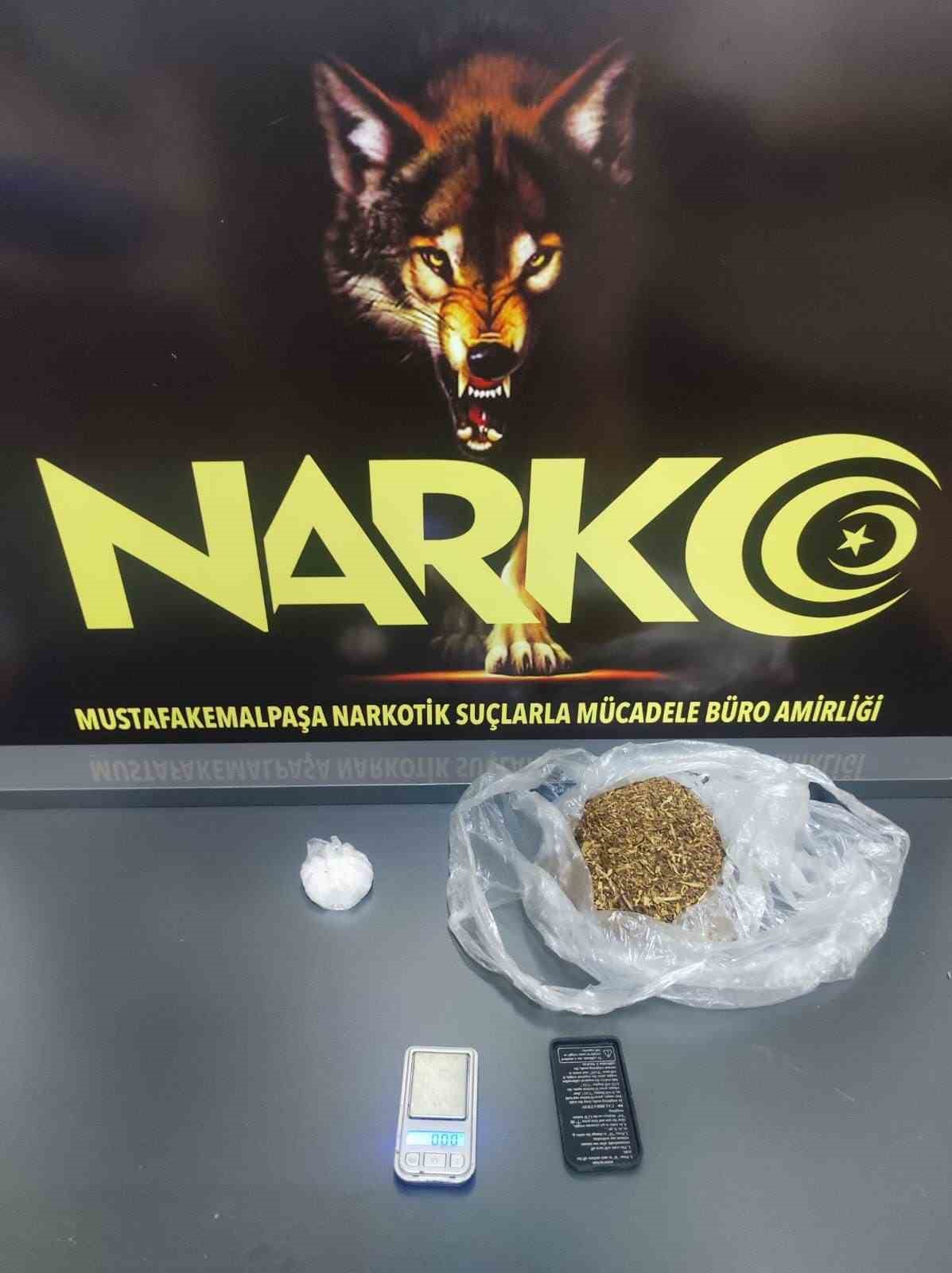 BURSA'NIN MUSTAFAKEMALPAŞA İLÇESİNDE UYUŞTURUCU MADDE TİCARETİ YAPAN ŞAHIS, POLİS EKİPLERİNCE