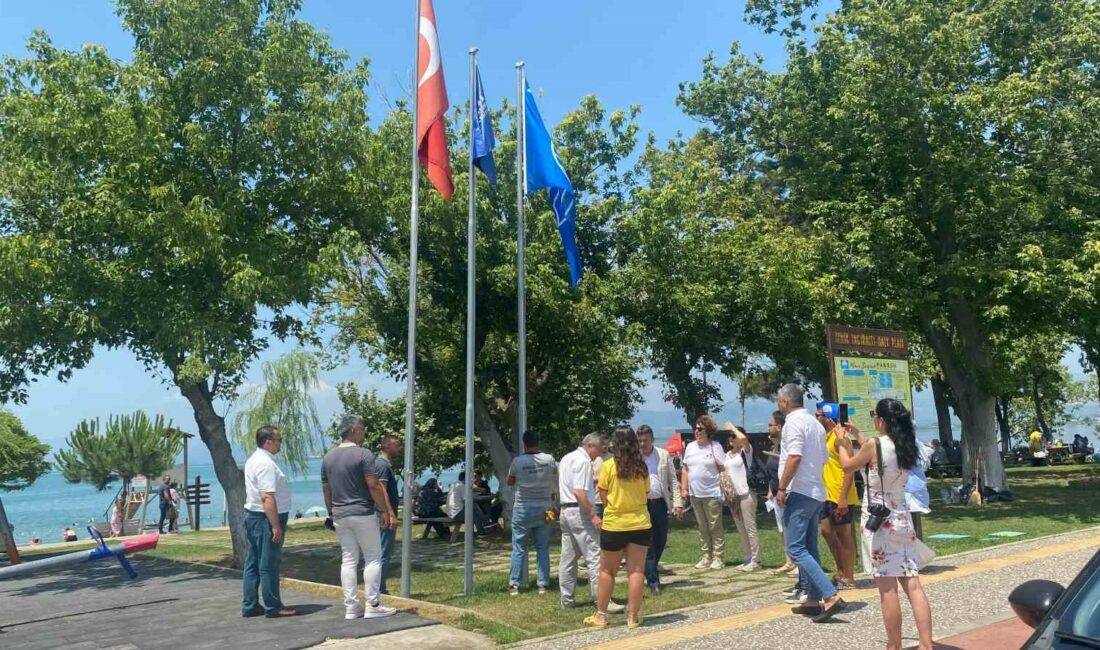 Bursa sahillerinde ‘Mavi Bayrak’ dalgalanıyor BURSA BÜYÜKŞEHİR BELEDİYESİ, YÜKSEK KALİTE GÖSTERGESİ OLAN ‘MAVİ BAYRAK’A SAHİP