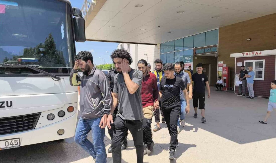 Bursa’da 10 kaçak göçmen yakalandı BURSA'NIN İNEGÖL İLÇESİNDE METAL İMALATHANESİNDE SAKLANAN 10 KAÇAK GÖÇMEN POLİS