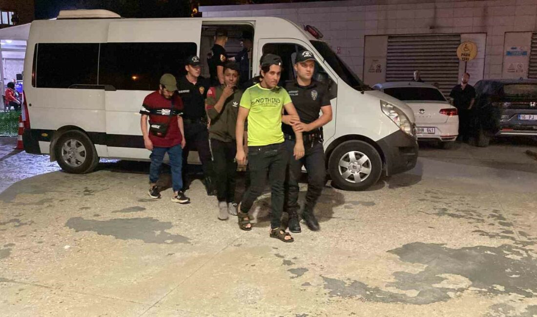 Bursa’da 12 kaçak göçmen yakalandı BURSA'DA KAÇAK GÖÇMEN OPERASYONU : 12 KİŞİ YAKALANDI
