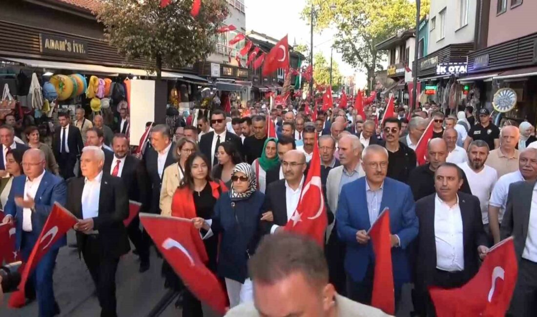 Bursa’da 15 Temmuz şehitleri törenle anıldı BURSA'DAKİ ANMA PROGRAMLARI, 15 TEMMUZ DEMOKRASİ VE BAYRAK YÜRÜYÜŞÜ İLE
