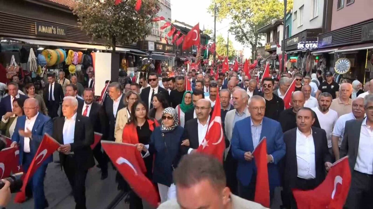 Bursa’da 15 Temmuz şehitleri törenle anıldı BURSA'DAKİ ANMA PROGRAMLARI, 15 TEMMUZ DEMOKRASİ VE BAYRAK YÜRÜYÜŞÜ İLE