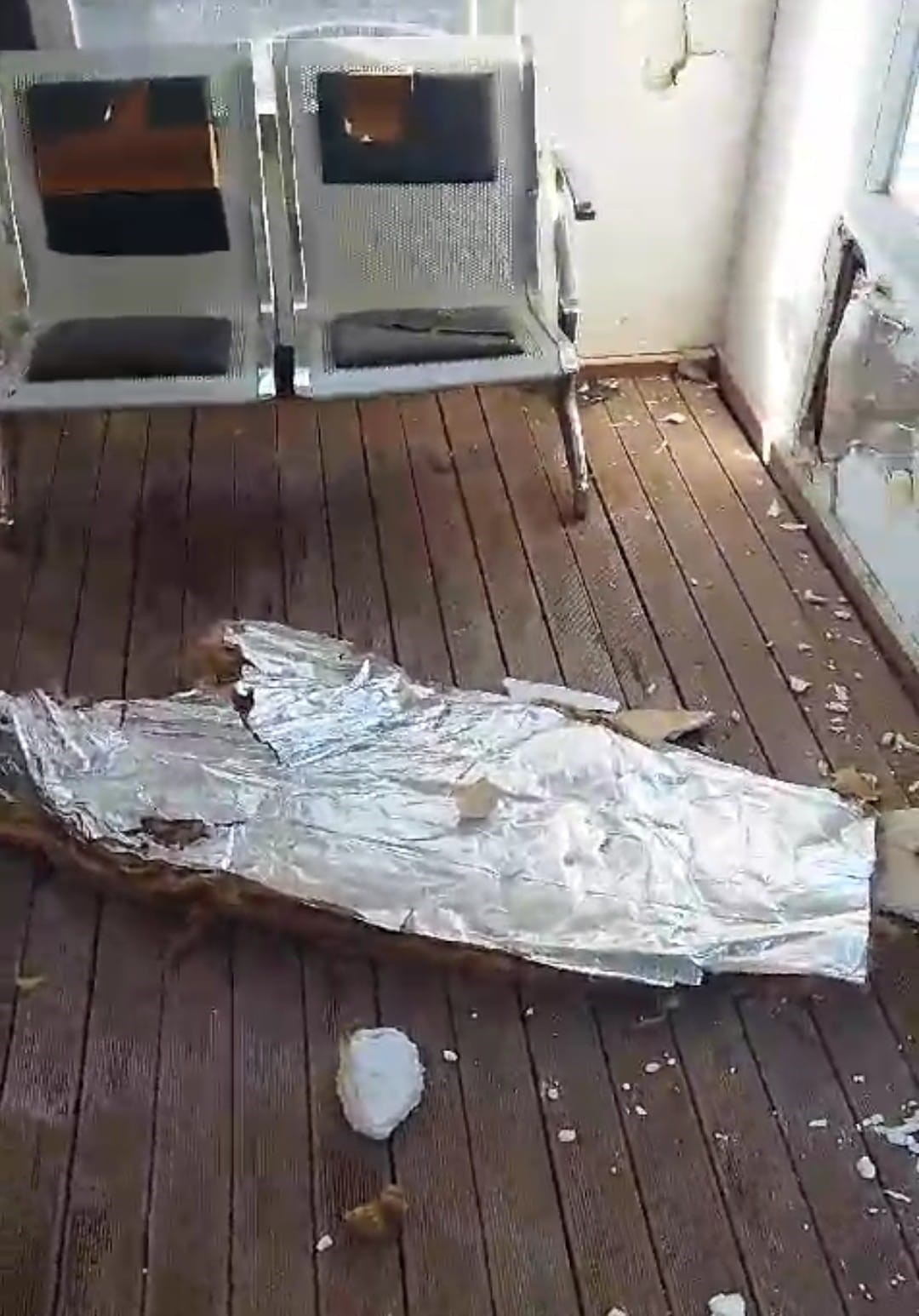 BURSA’NIN YENİŞEHİR İLÇESİNDE BULUNAN AKILLI DURAKLAR PARÇALANARAK KULLANILAMAZ HALE GETİRİLDİ.