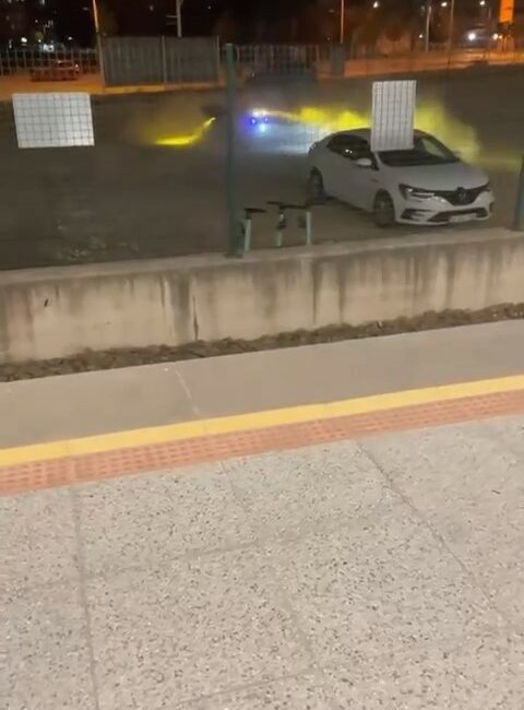 Bursa’da arazi aracıyla dakikalarca drift attı…O anlar kamerada BURSA'NIN NİLÜFER İLÇESİNDE BOŞ ARSADA ATV ARACI İLE DAKİKALARCA DRİFT