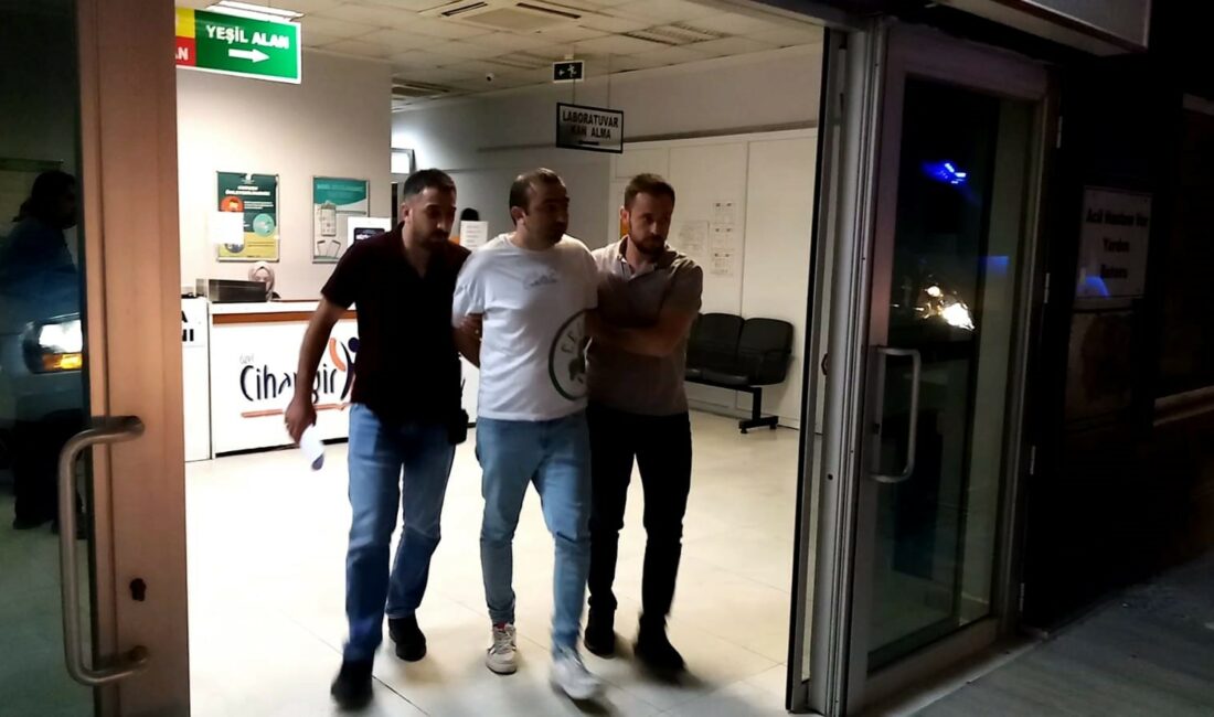 Bursa’da çiftlikteki çatışmada 3 kişiyi yaralayan şüpheli tutuklandı BURSA'DA ÇİFLİKTE ÇIKAN ÇATIŞMADA 3 KİŞİYİ YARALAYAN ŞÜPHELİ TUTUKLANDI