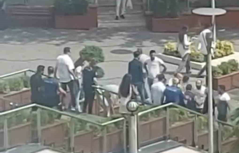 Bursa’da dava sonrası taraflar birbirine girdi : 8 gözaltı BURSA'DA DAVA SONRASI TARAFLAR BİRBİRİNE GİRDİ : 8 GÖZALTI