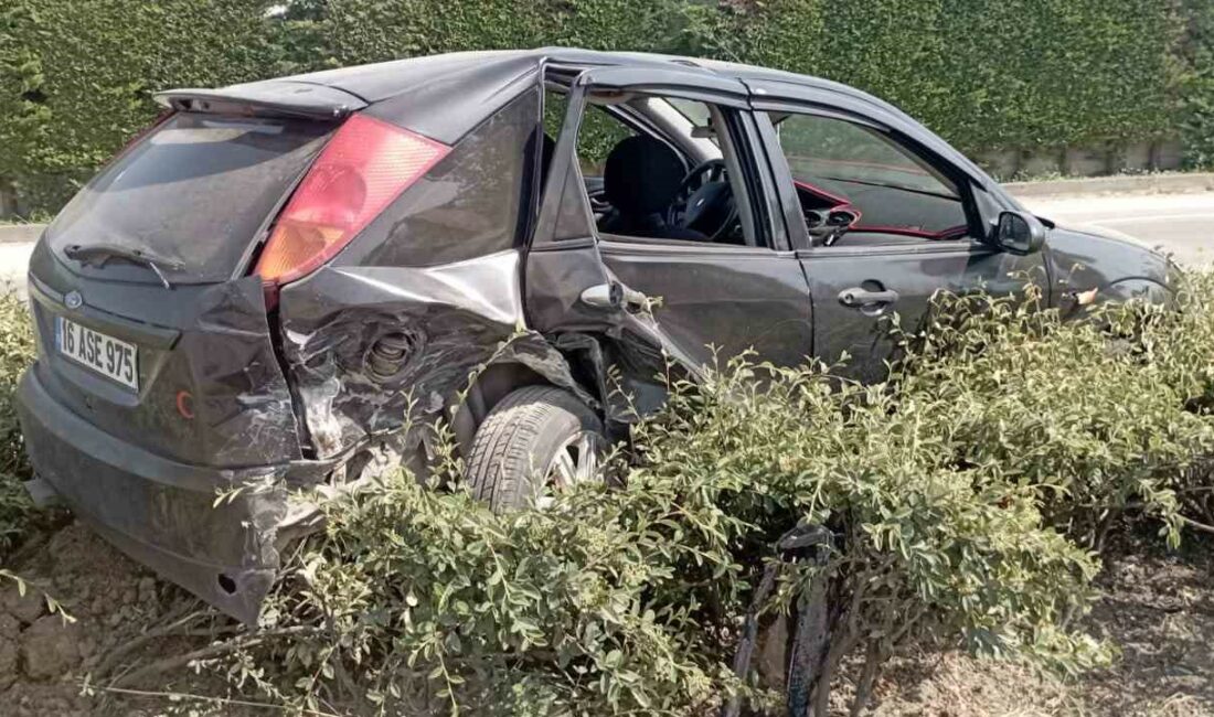 Bursa’da iki otomobilin karıştığı kazada 1 kişi yaralandı BURSA'NIN İNEGÖL İLÇESİNDE MEYDANA GELEN KAZADA KONTROLDEN ÇIKAN 2 OTOMOBİL