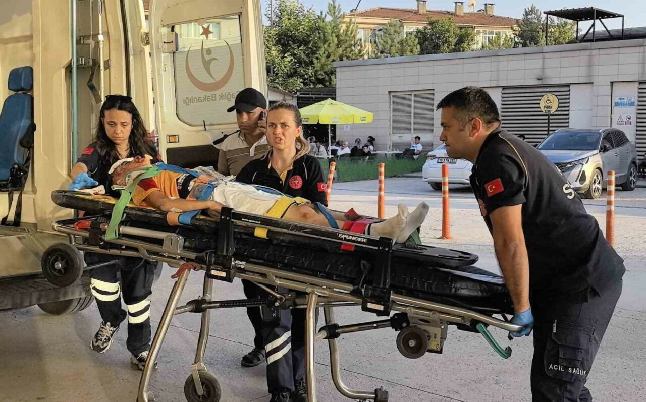 BURSA'NIN İNEGÖL İLÇESİNDE MEYDANA GELEN KAZADA KAMYONET 12 YAŞINDAKİ ÇOCUĞA