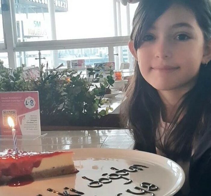 Bursa’da kaybolan 10 yaşındaki kız çocuğu her yerde aranıyor BURSA'DA SABAH SAATLERİNDE KAYBOLAN 10 YAŞINDAKİ KIZ HER YERDE ARANIYOR.