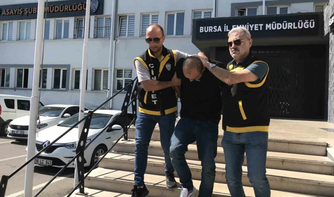 Bursa’da omuz atma kavgası: 1 ölü, 1 yaralı BURSA'DA YOLDA İLERLERKEN, OMZUNA ÇARPMAN KİŞİYLE SÖZLÜ TARTIŞMAYA GİREN KİŞİ