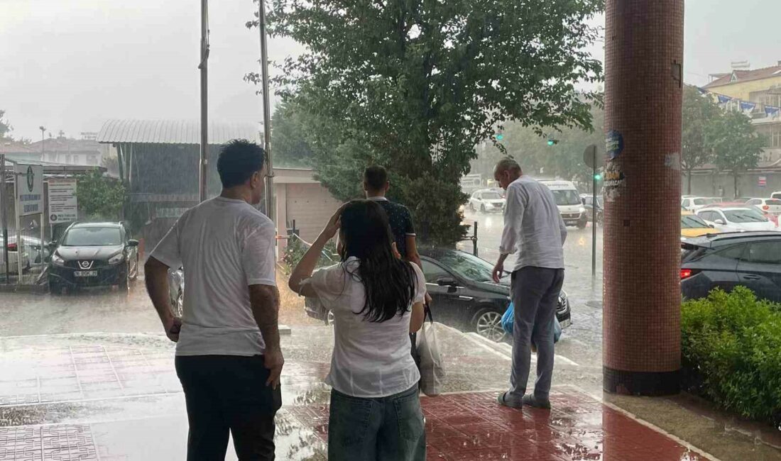 Bursa’da sağanak yağış hayatı durma noktasına getirdi SAĞANAK YAĞIŞ HAYATI DURMA NOKTASINA GETİRDİ