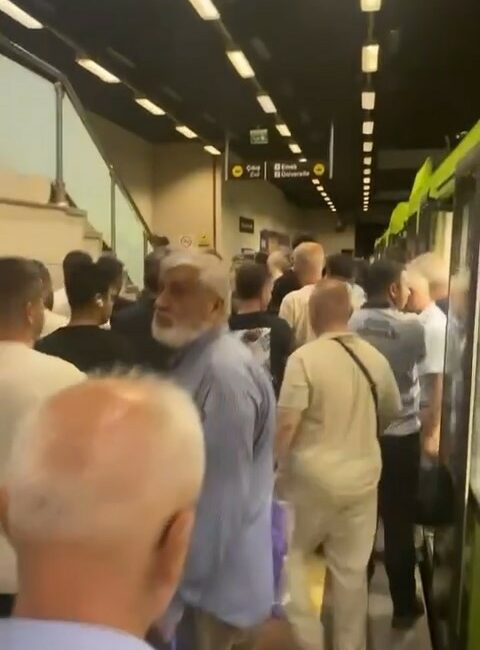 BURSA'DA SAĞANAK YAĞIŞ SEBEBİYLE BİR ÇOK NOKTADA HAYAT OLUMSUZ ETKİLENİRKEN,