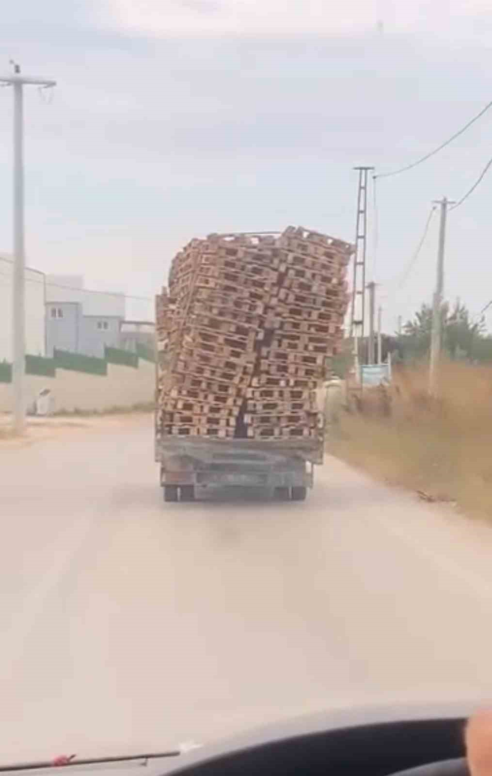 BURSA'DA TEHLİKELİ PALET TAŞIMACILIĞI KAMERADA