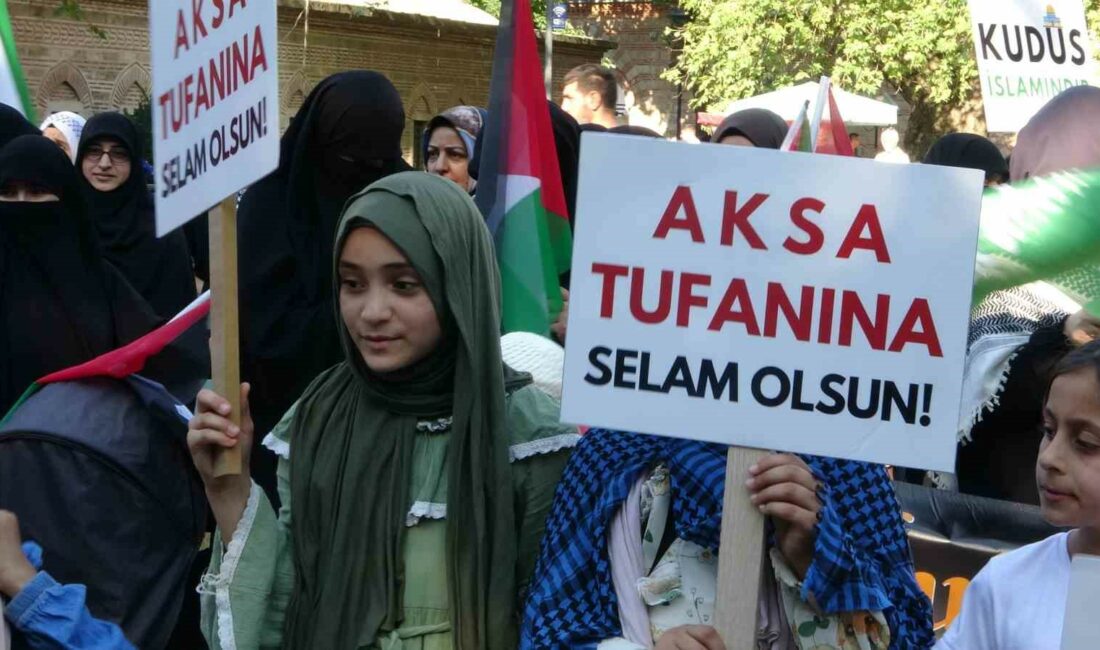 Bursa’da yüzlerce kişi Filistin için yürüdü BURSA PEYGAMBER SEVDALILARI DERNEĞİ, FİLİSTİN’DE YAŞANAN SOYKIRIMIN SESİNİ DUYURMAK İÇİN