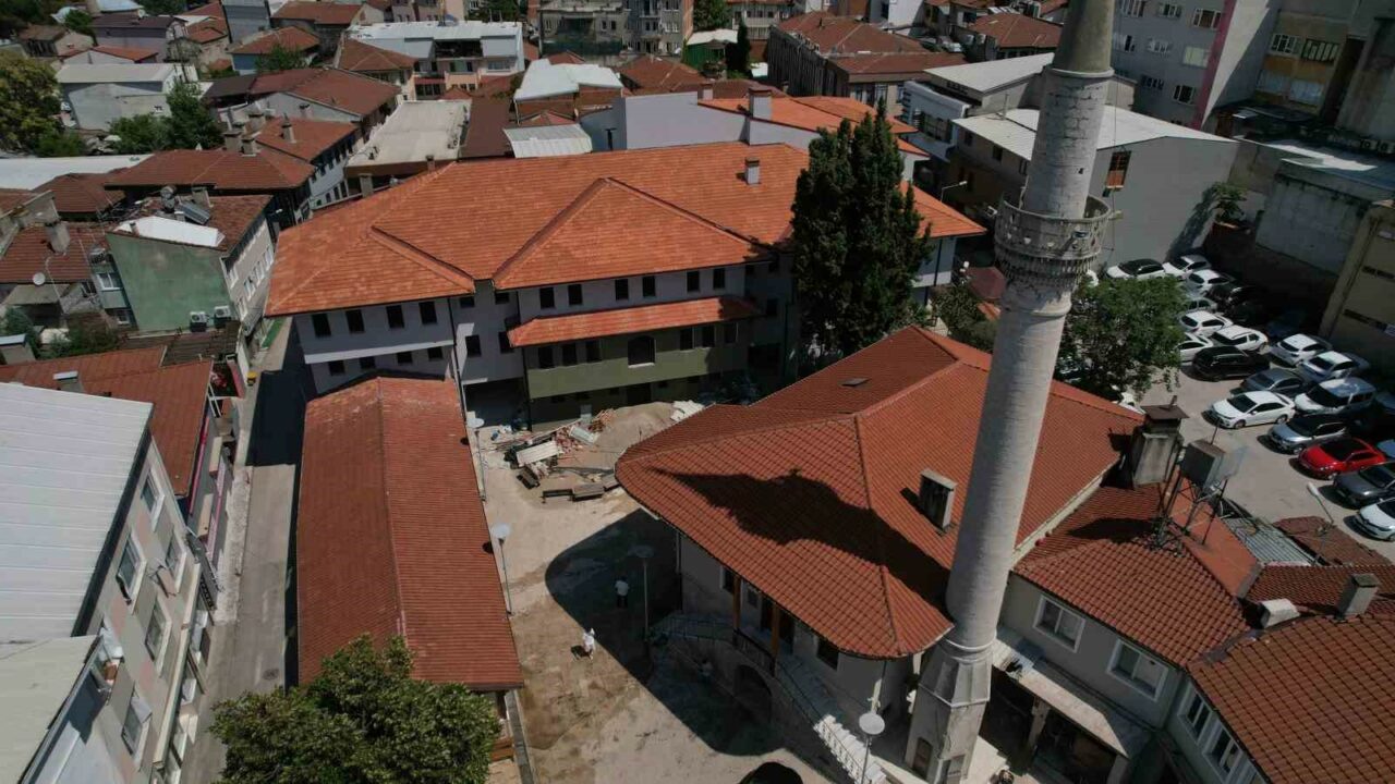 BURSA'NIN MANEVİ MİMARLARINDAN İSMAİL HAKKI BURSEVİ'NİN ADINI TAŞIYAN VE KURULDUĞU