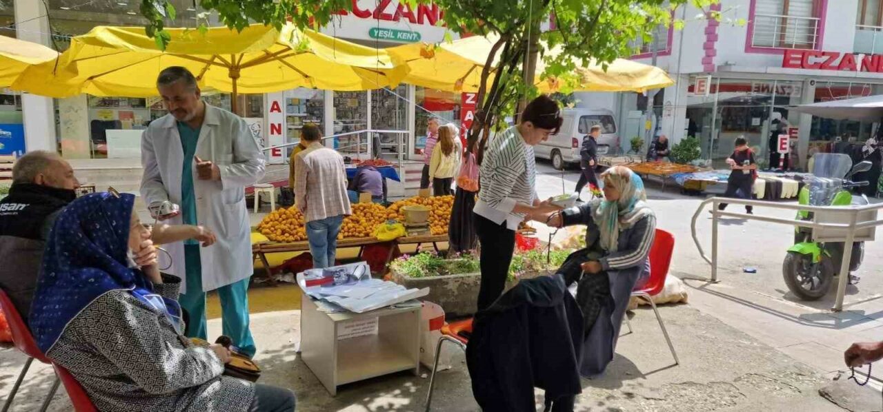 Bursa’nın tansiyonu ölçüldü BURSA’DA FAALİYET GÖSTEREN KAMU VE ÖZEL SAĞLIK KURULUŞLARI, HİPERTANSİYON KONUSUNDA