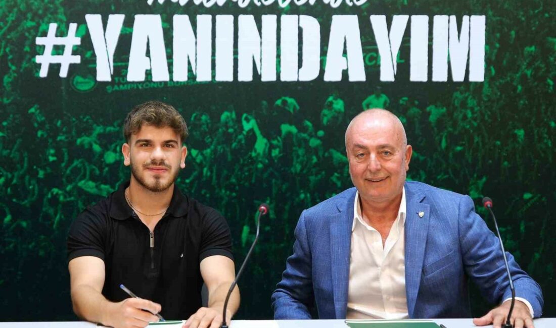 Bursaspor, Bilal Güney’le sözleşme yeniledi BURSASPOR KULÜBÜ, MEVCUT FUTBOLCUSU BİLAL GÜNEY'LE SÖZLEŞME YENİLEDİĞİNİ AÇIKLADI.