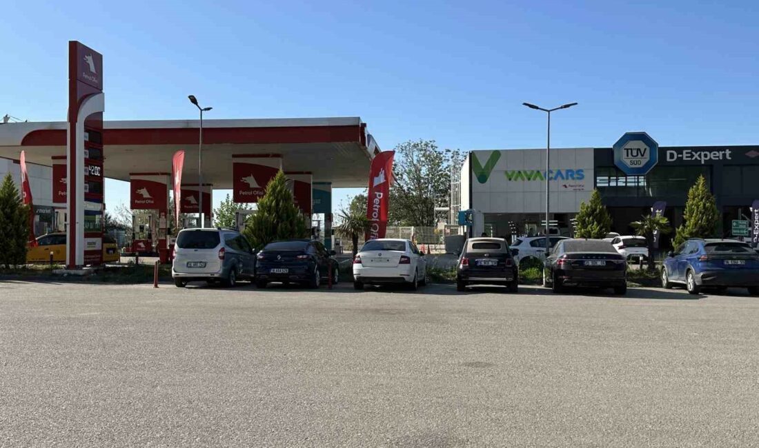 Bursaspor Kulübü’nden benzinlik arazisi açıklaması BURSASPOR KULÜBÜ, BENZİNLİK ARAZİSİ VE DÜKKANLARLA İLGİLİ AÇIKLAMADA BULUNDU.