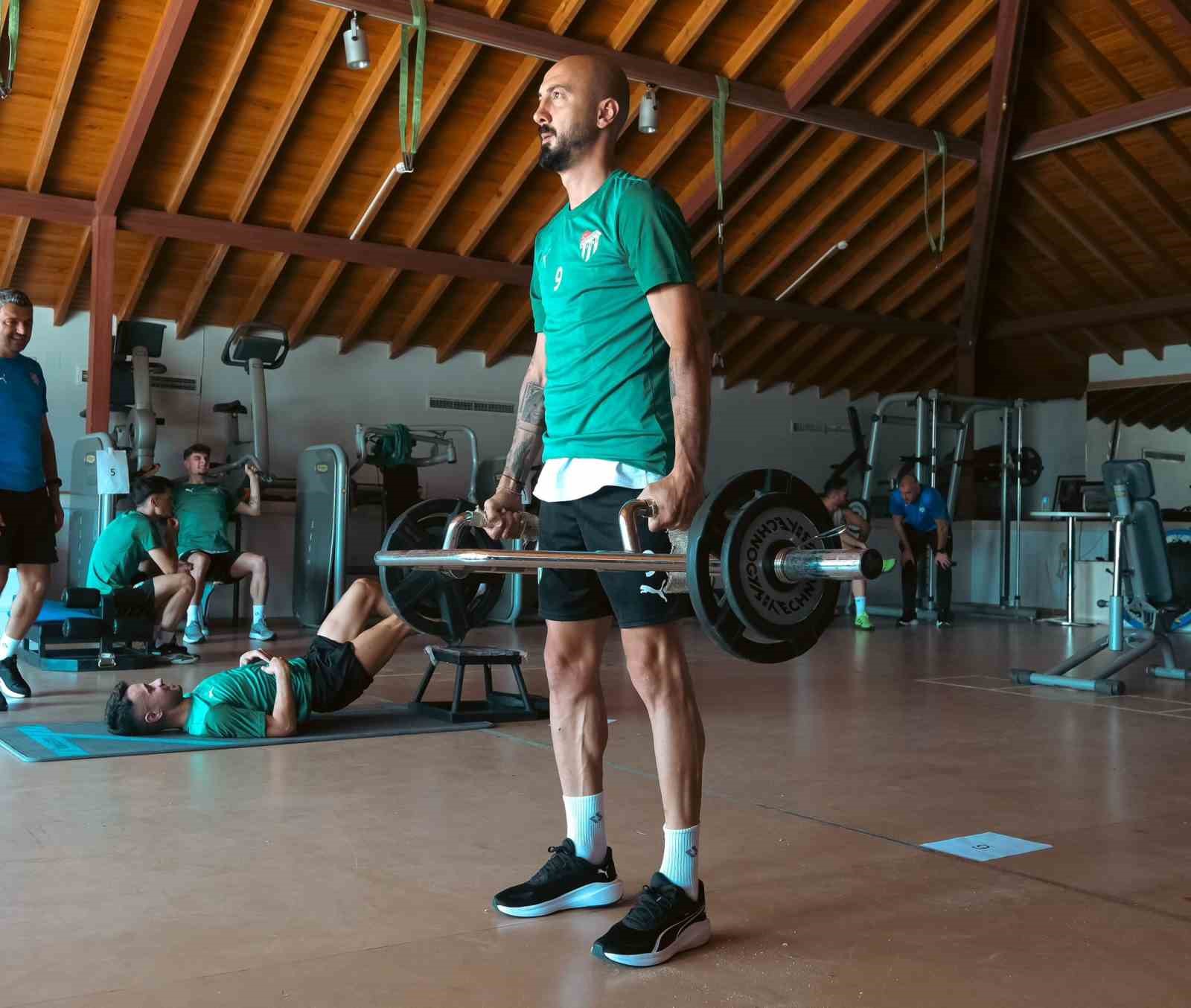 BURSASPOR, YENİ SEZON HAZIRLIKLARINA DEVAM EDİYOR. YEŞİL-BEYAZLILAR GÜNÜN İLK İDMANINI