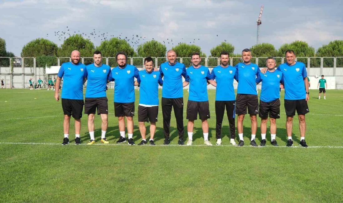 Bursaspor’da Pablo Martin Batalla’nın ekibi belli oldu BURSASPOR TEKNİK DİREKTÖRÜ PABLO MARTİN BATALLA’NIN EKİBİNDE YEŞİL-BEYAZLI CAMİANIN TANIDIĞI