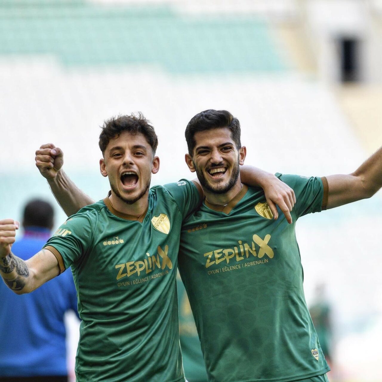 BURSASPOR KULÜBÜ, ALTYAPISINDAN YETİŞEN İKİ FUTBOLCUSU İÇİN VEDA MESAJI YAYIMLADI.