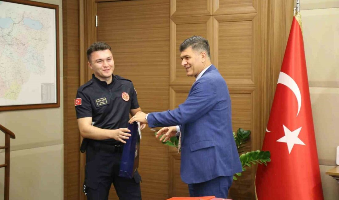 Büyükşehir’den ‘can dostu’ kurtaran itfaiye personeline teşekkür BURSA BÜYÜKŞEHİR BELEDİYESİ GENEL SEKRETERİ DOÇ. DR. ERGÜL HALİSÇELİK, GEÇTİĞİMİZ