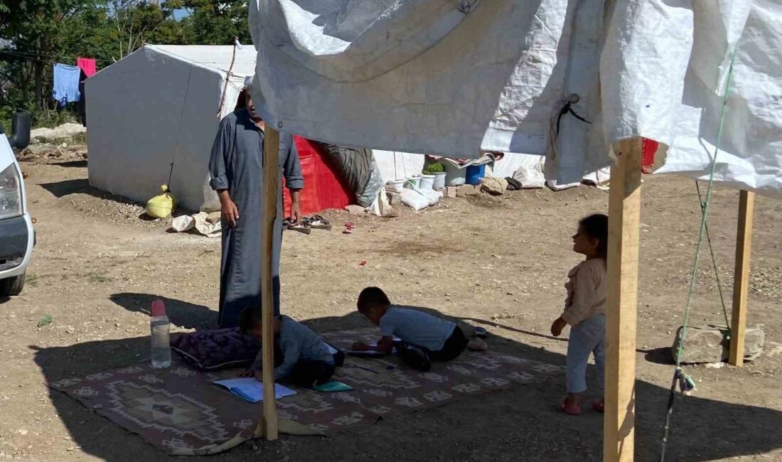 Çadırlarda yaşayan çocukların eğitimi için harekete geçildi GÜNEŞİN ALTINDA ÇADIRLARDA YAŞAYAN MEVSİMLİK TARIM İŞÇİLERİNİN OKUMAK İSTEYEN ÇOCUKLARININ