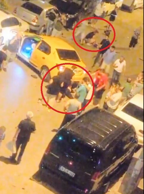 BURSA'DA SEYİR HALİNDEKİ TİCARİ TAKSİ, TALİ YOLDAN ANA YOLA ÇIKANMOTOSİKLET