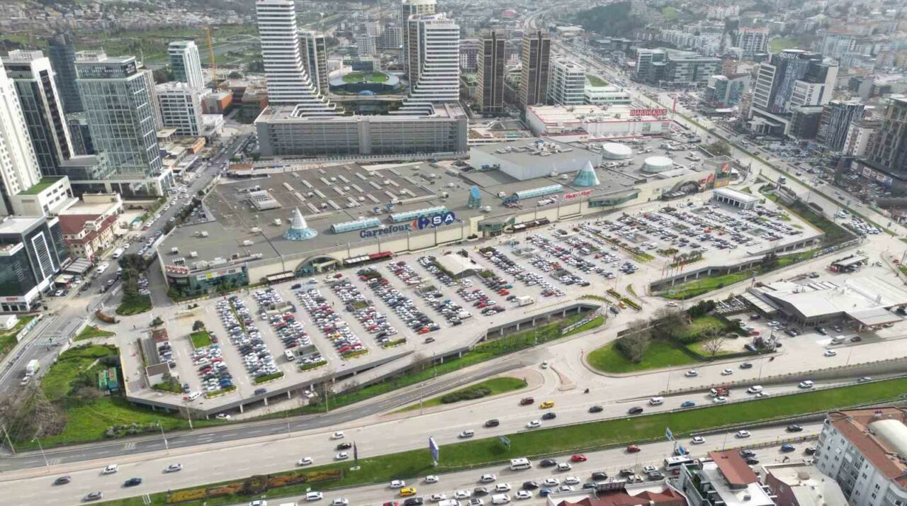 CARREFOURSA BURSA ALIŞVERİŞ MERKEZİ’NİN MÜLKİYET DEVRİ GERÇEKLEŞTİRİLDİ.