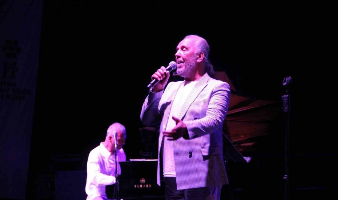 Cazın büyüsü Bursa’yı sardı TÜRKİYE’NİN EN GÜÇLÜ SESLERİNDEN VE EN ÖNEMLİ MÜZİSYENLERİNDEN FATİH ERKOÇ