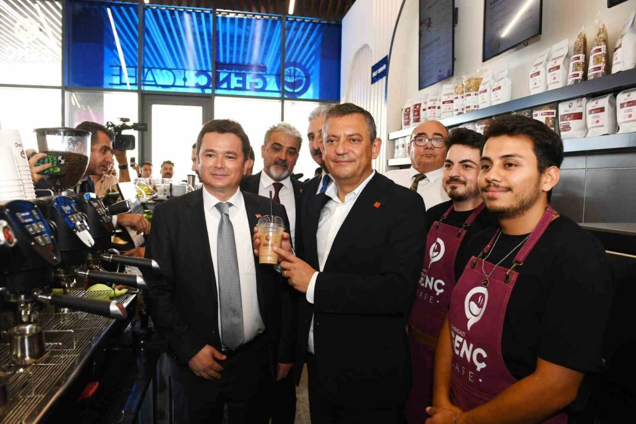 CUMHURİYET HALK PARTİSİ GENEL BAŞKANI ÖZGÜR ÖZEL, OSMANGAZİ BELEDİYESİ TARAFINDAN