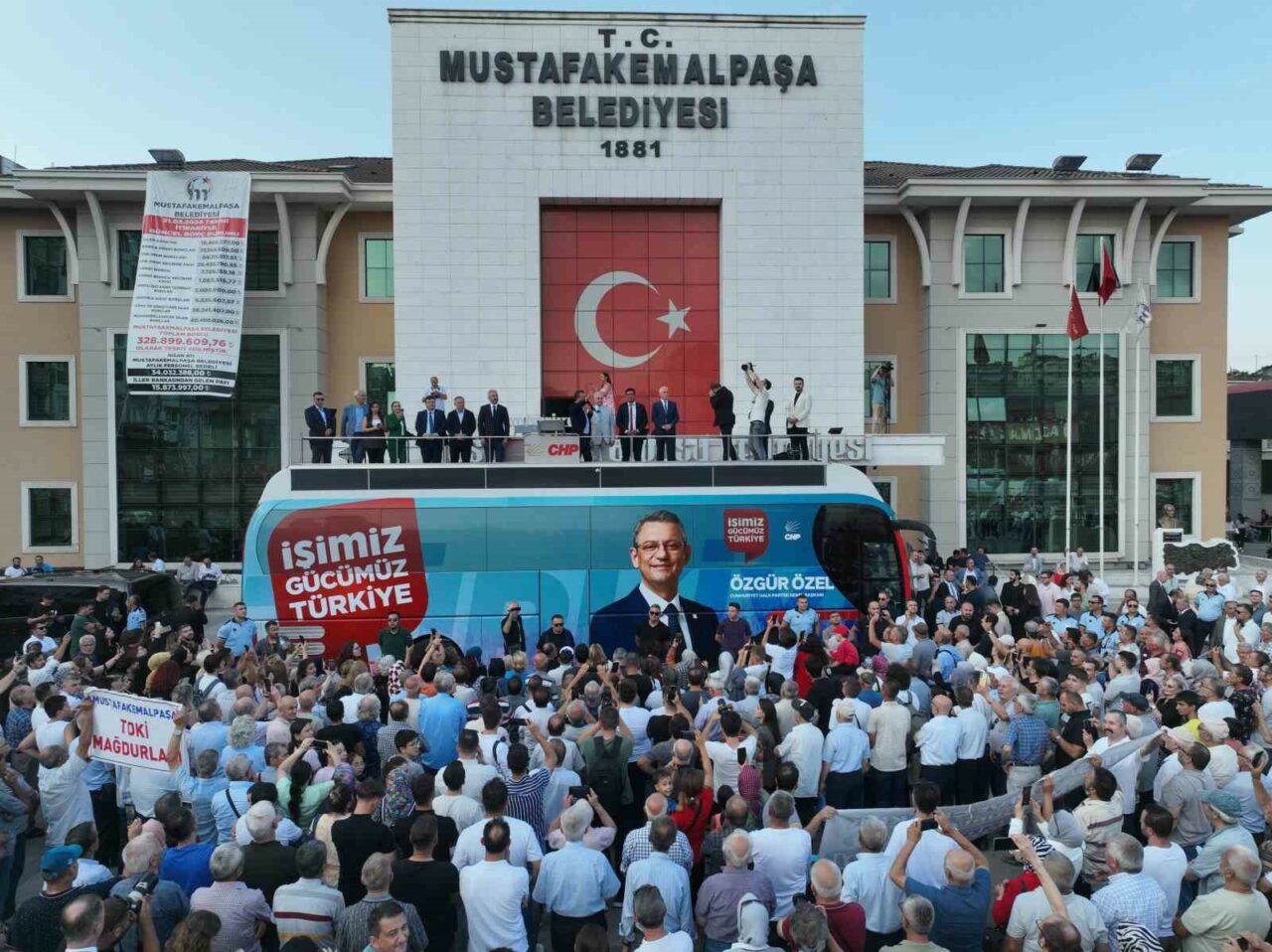 BİR DİZİ TEMASLARDA BULUNMAK ÜZERE BURSA'YA GELEN CUMHURİYET HALK PARTİSİ