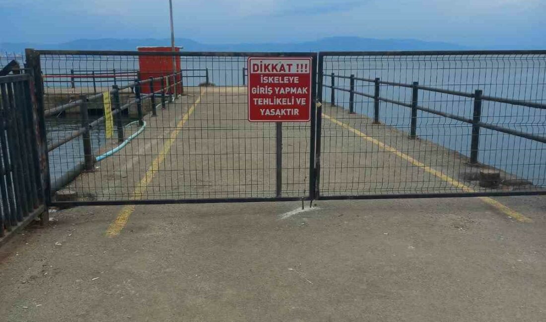 GEMLİK KÜÇÜKKUMLA MAHALLESİNDE BULUNAN İSKELE ÇÜRÜK OLDUĞU VE ÇÖKME RİSKİ