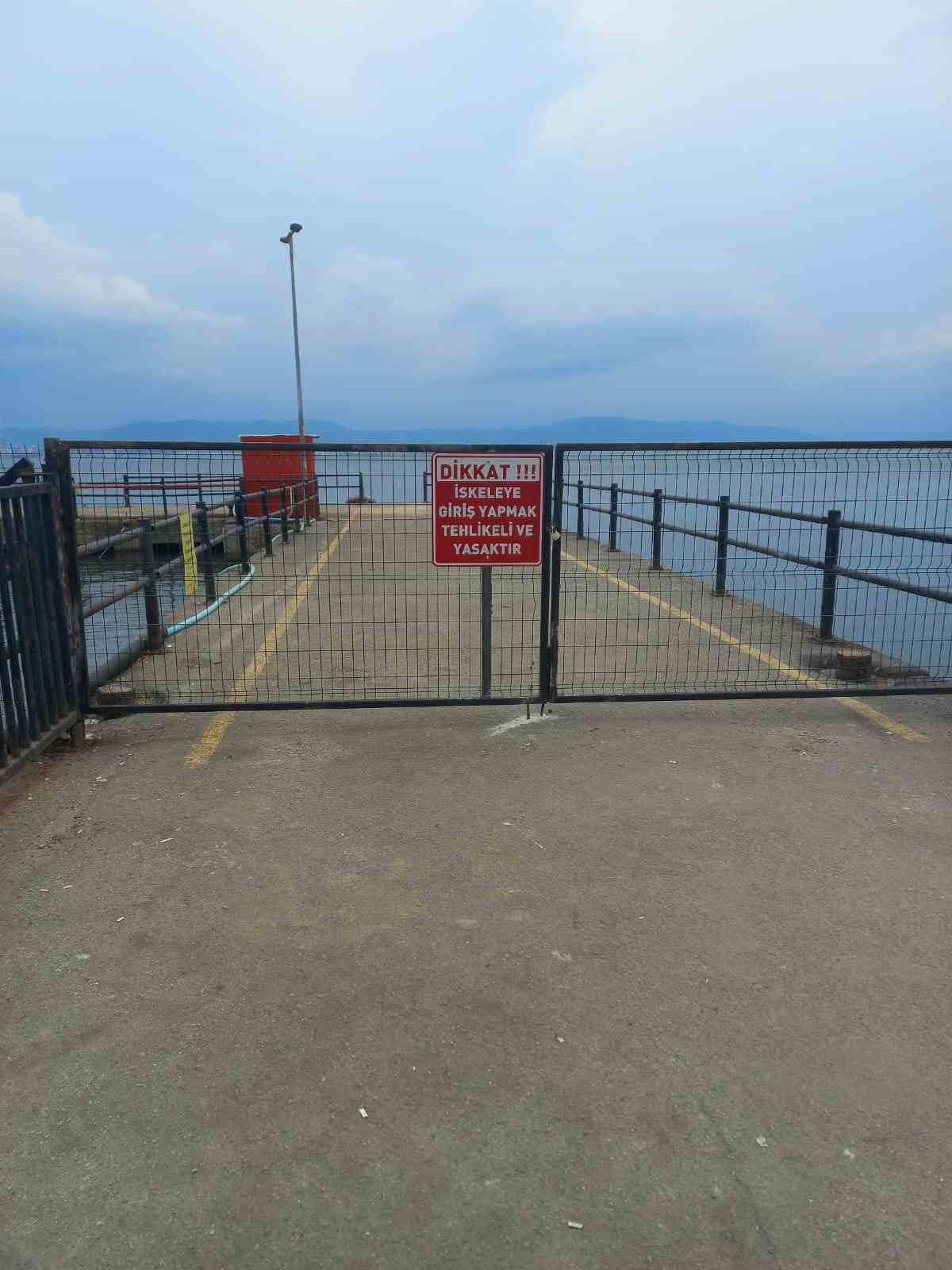 GEMLİK KÜÇÜKKUMLA MAHALLESİNDE BULUNAN İSKELE ÇÜRÜK OLDUĞU VE ÇÖKME RİSKİ