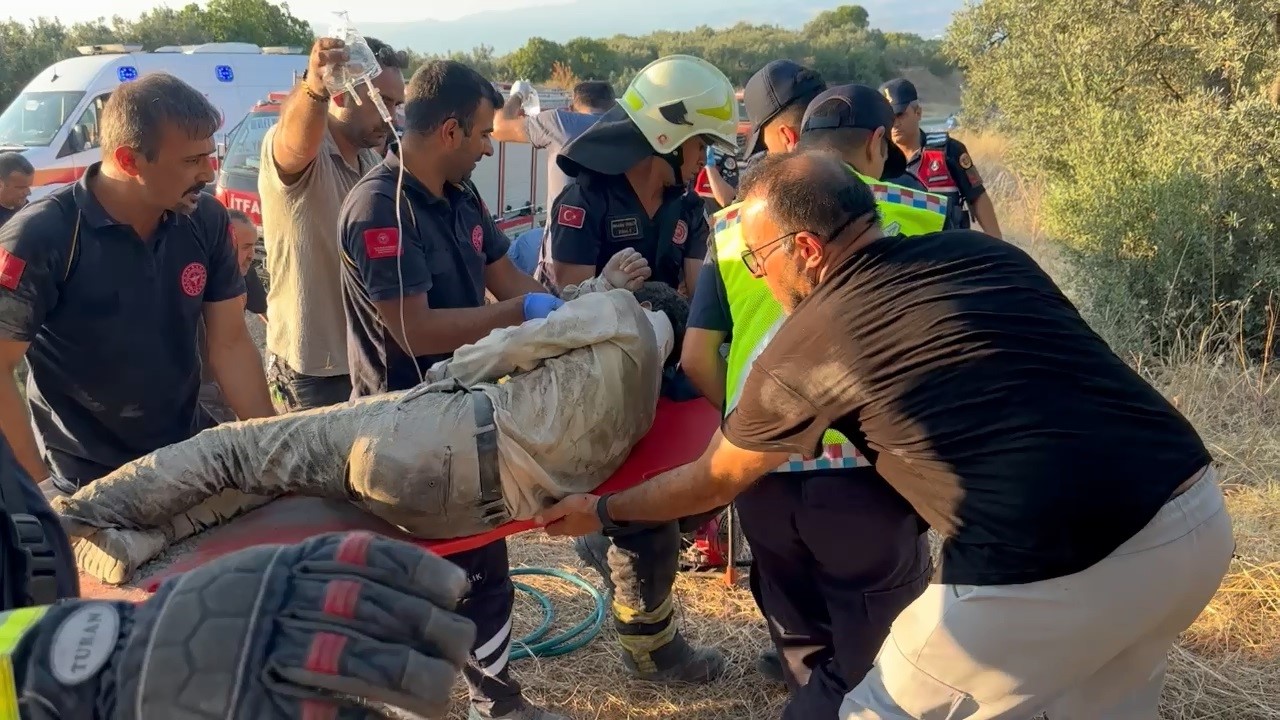 İZNİK-YENİŞEHİR YOLU ÜZERİNDE SÜRÜCÜNÜN KONTROLÜNDEN ÇIKARAK YOL KENARINA DEVRİLEN KAMYONETTE