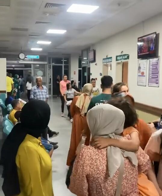Bursa’da düğün yemeğinden zehirlenen vatandaşlar hastanelik oldu BURSA'NIN KARACABEY İLÇESİNDE YAPILAN DÜĞÜNDE DAĞITILAN YEMEKTEN ZEHİRLENEN ÇOK SAYIDA